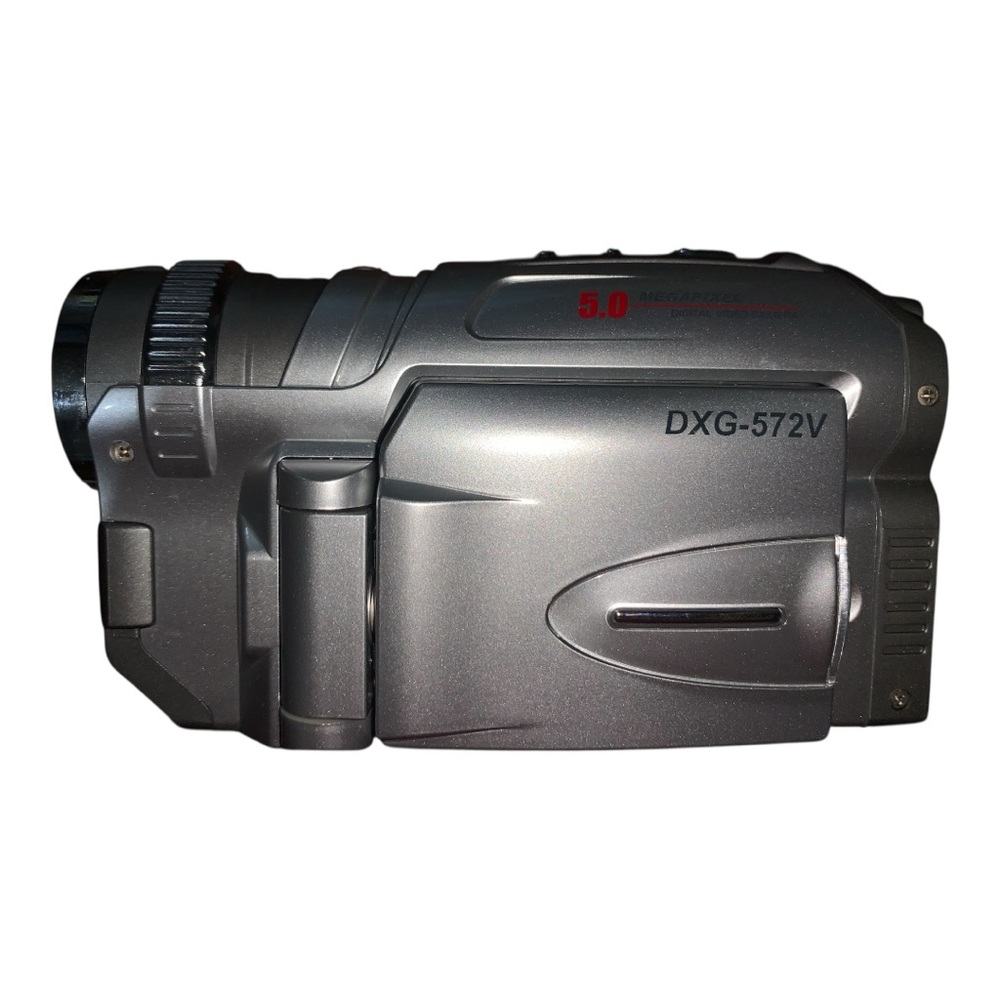 DXG-572V 5.0 megapixel video camera with carrying case.Untested